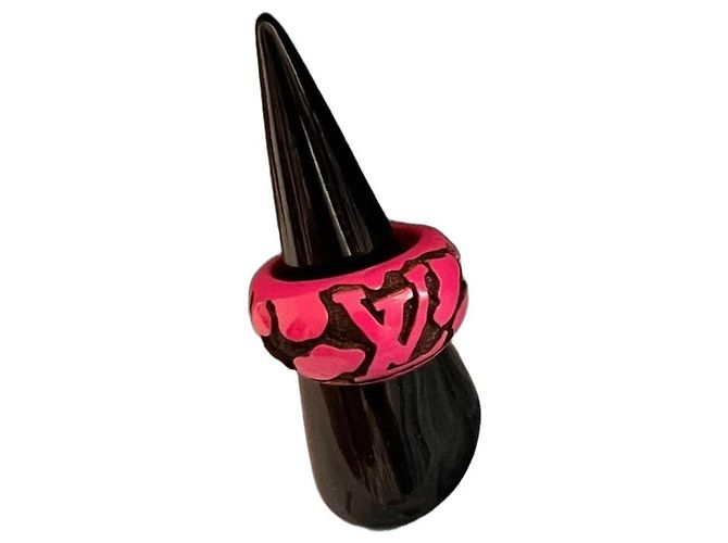 Anillo Louis Vuitton de resina rosa talla 56