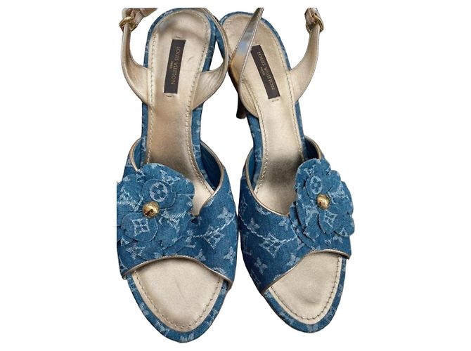 Louis Vuitton High Heels Hellblau Stoff