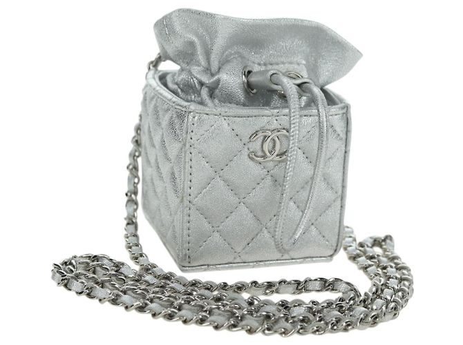 CHANEL Bolsa de Hombro Matelassé de Cuero de Cordero Plata Oro CC Auth YKZ1332SAM Dorado
