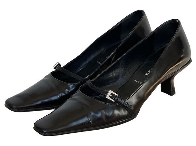 Prada Mary Jane Kitten Heels aus schwarzem Lackleder