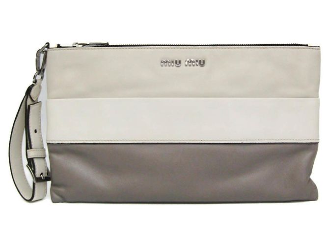Miu Miu Damen Leder Clutch in Grau und Hellbeige