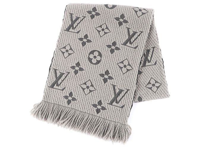 Cachecol de mistura de lã e seda Logomania da Louis Vuitton com franjas