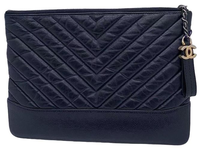 Clutch Chanel de cuero negro