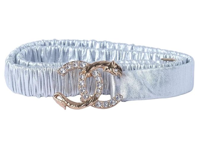 Cinto de couro Chanel com logo CC adornado com cristais Prata