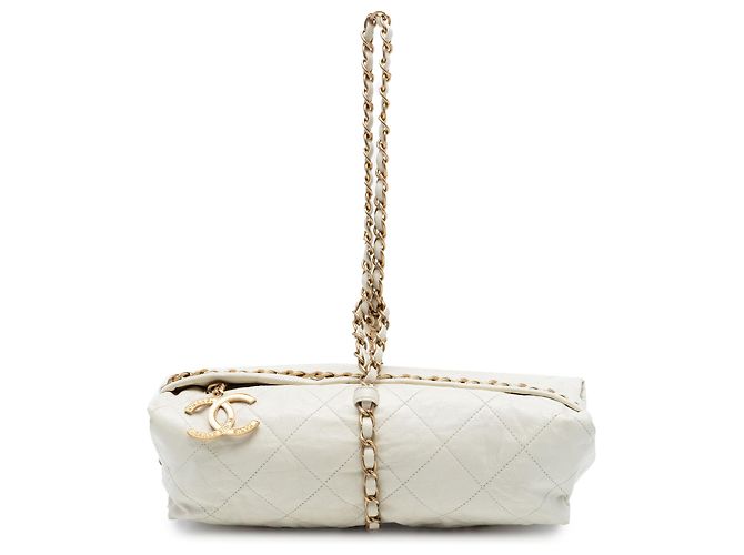 Sac Baluchon Chanel en cuir de veau matelassé blanc Midnight Swim Écru
