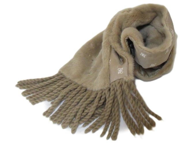 Cachecol de franjas de pele de vison Fendi