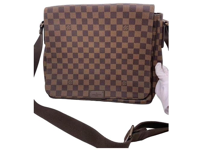 Louis Vuitton Bolsa Transversal Brooklyn Xadrez Marrom
