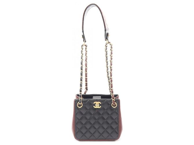 Borsa a spalla a secchiello piccola matelassé di Chanel Marrone Nero