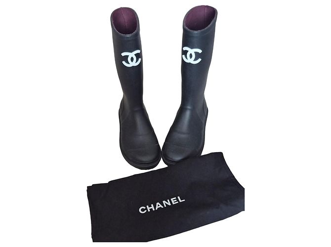 Botas de chuva de borracha preta com logo CC da Chanel Preto