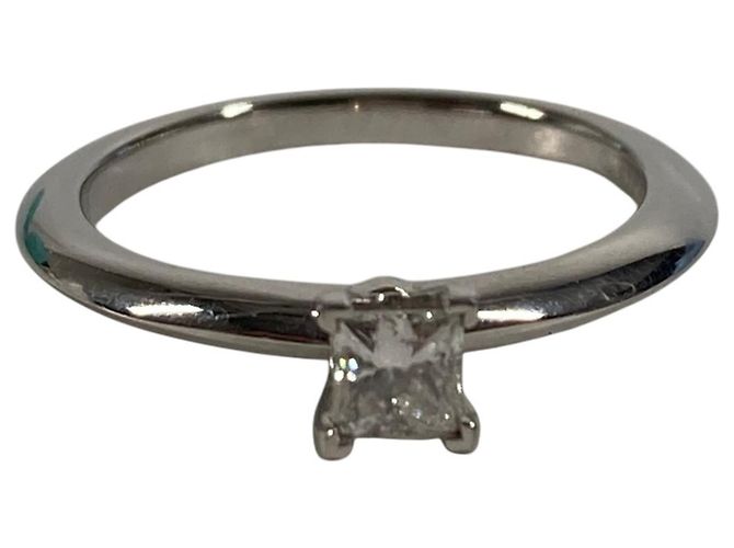 Anillo de Platino con Diamante Corte Princesa de Tiffany & Co.