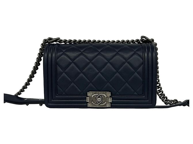 Le Boy Bolsa de ombro de couro com corrente Chanel Boy Coco Mark Azul marinho