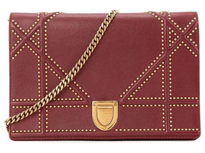 DIOR - Bolsa de Ombro Diorama em Couro Bordô com Estrelas Douradas Bordeaux