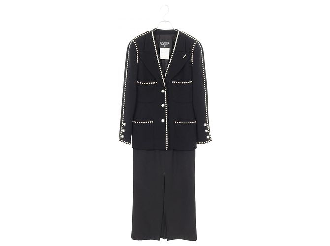 Timeless Chanel Camellia Knopf Wollseidenanzug Schwarz