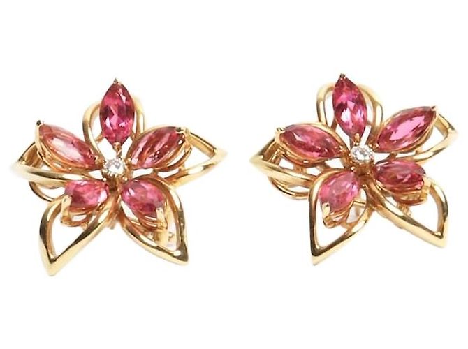 Autre Marque Boucles d'oreilles en or et fleurs roses