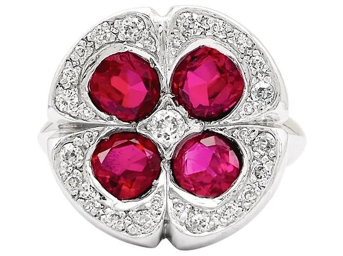 Autre Marque Anel "Flor", ouro branco, rubis sintéticos e diamantes.