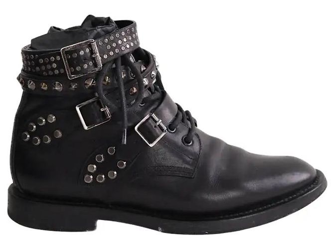 Yves Saint Laurent Botas pretas com fivela Preto