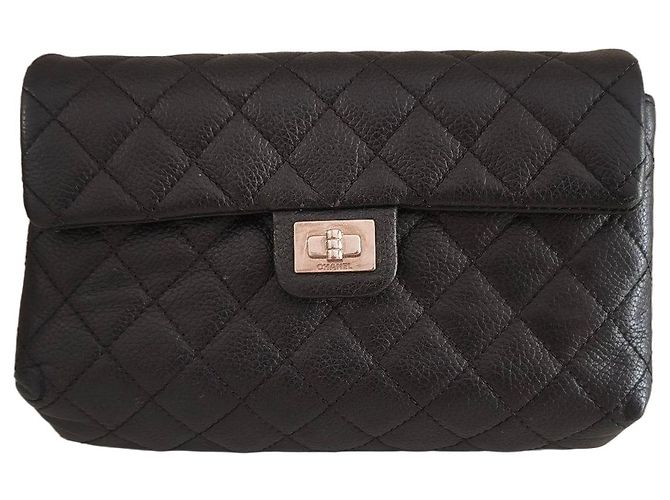 Bolsa Chanel Clássica Preta de Couro Matelassado Preto