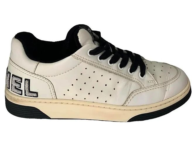 Chanel Sneaker aus weißem Leder