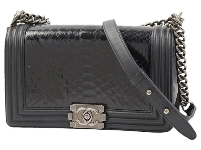 Borsa a spalla Chanel Boy Medium in python e agnello blu navy 