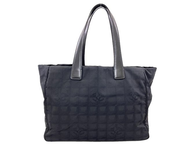 Bolsa tote MM da nova linha de viagem Chanel Preto