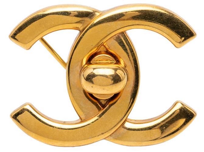 Spilla Logo Turnlock Coco Mark di Chanel D'oro