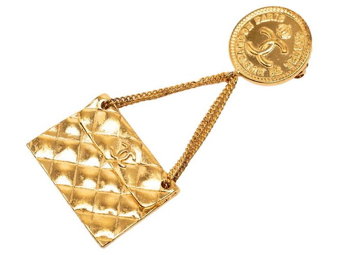 Timeless Vintage Coco Mark Matelassé Brosche von Chanel Golden