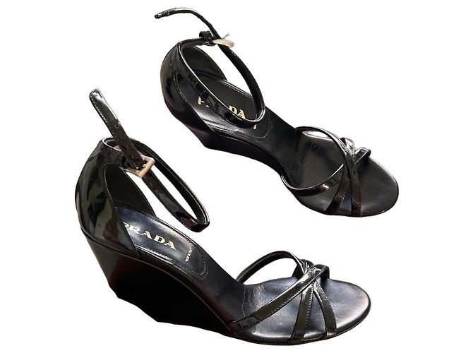 Prada schwarze Lackleder-Wedgesandalen - Größe 37 IT