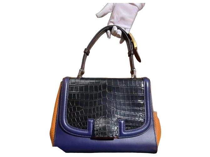 Bolsa Fendi de couro de crocodilo azul
