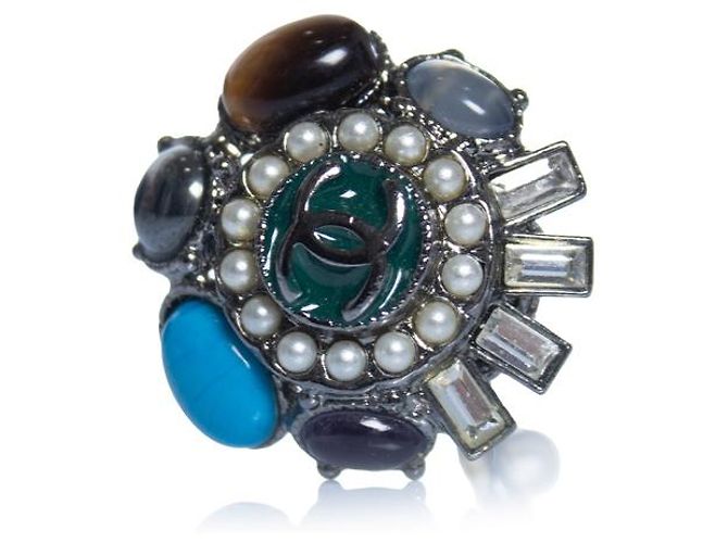 Chanel, orecchino a clip multicolore 