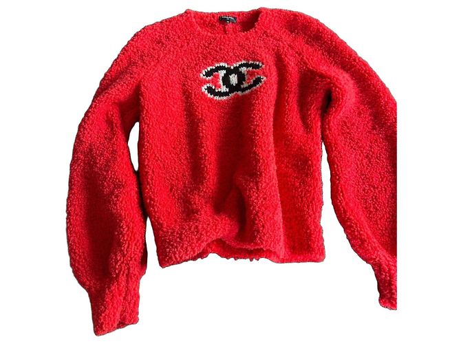 Roter Teddy-Fleece-Pullover mit CC-Logo von Chanel