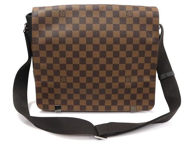 Louis Vuitton Borsa a tracolla District MM Marrone