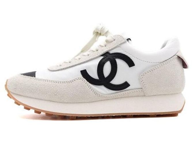 Chanel Damen-Sneaker aus Wildleder mit CC-Logo Saison Weiß