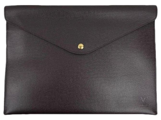 Louis Vuitton Clutch Taiga Wine Nero