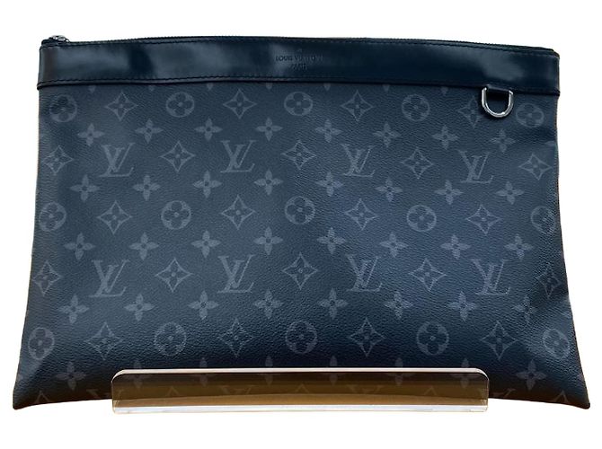 Louis Vuitton Pochette Discovery Monogram Éclipse Noir