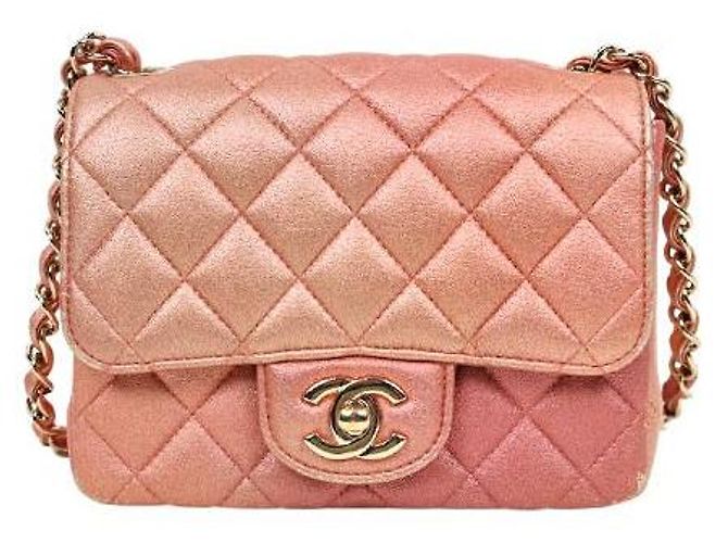 Chanel Pequena Bolsa de Ombro com Corrente Rosa