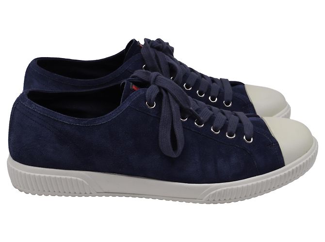 Baskets basses à bout capé Prada Sport en daim bleu marine