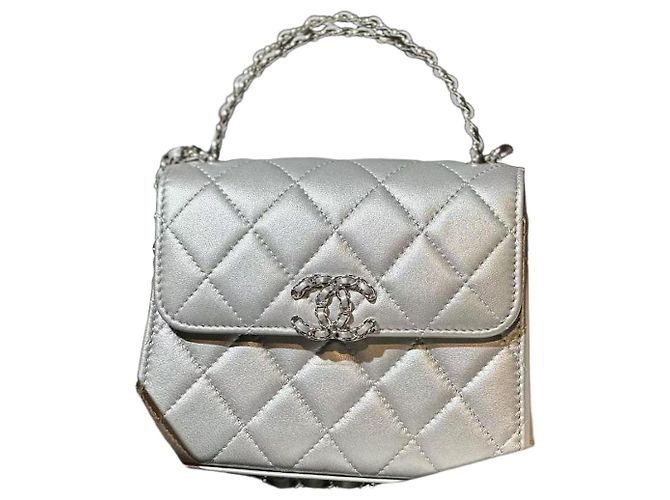 Chanel 23P Kelly Small Handtasche Lammleder Silber