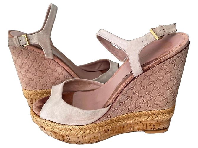 Beige suede wedge sandals by Gucci 