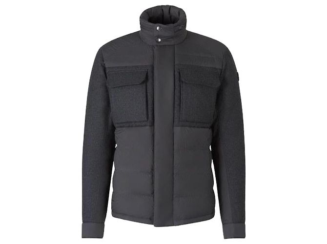 Moncler Vallanta Short Down Jacket Black