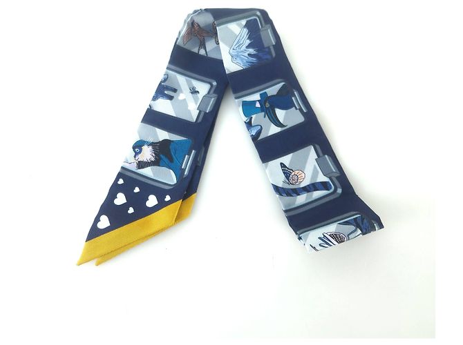 Hermès Bufanda de seda Twilly Azul