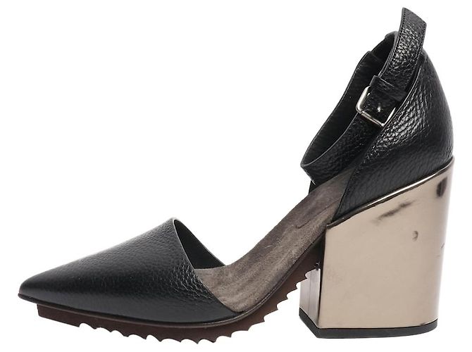 Brunello Cucinelli Black leather pointed-toe pumps - size EU 38