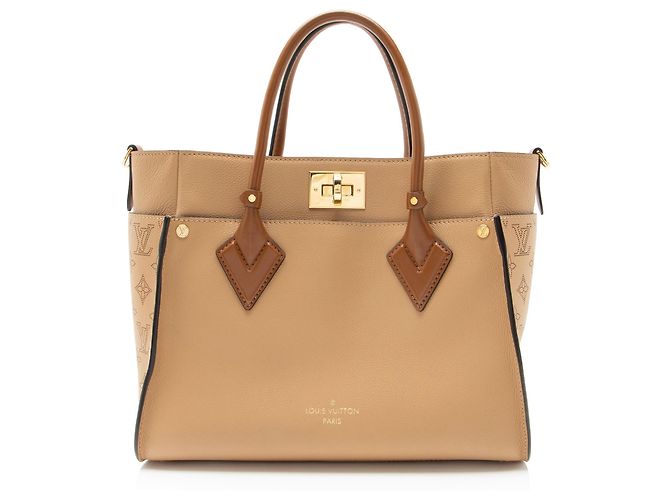 Bolsa Tote On My Side MM em couro de bezerro Mahina Louis Vuitton