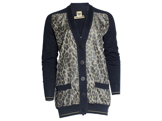 Hermès, grauer Cardigan mit Leopardenmuster Mehrfarben