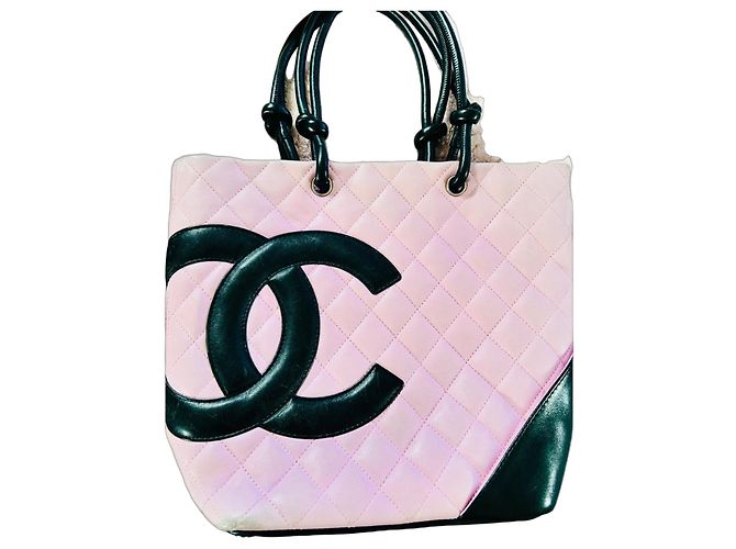Bolsa Chanel Cambon em couro acolchoado rosa