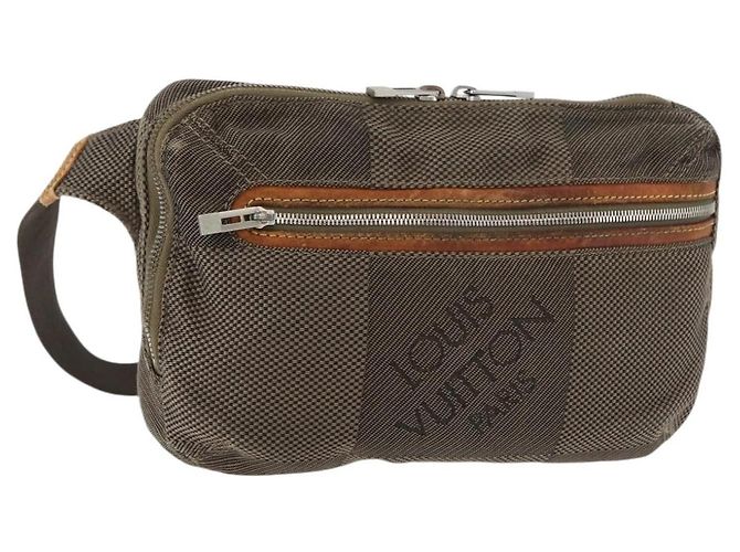 LOUIS VUITTON Damier Geant Arche Gürteltasche Khaki M93022 LV Auth bs35025