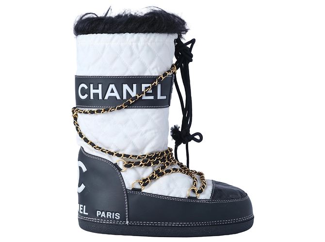 Timeless Botas de Lua Chanel – Botas de Neve Matelassadas de Passarela com Detalhe em Corrente Preto Branco Areia