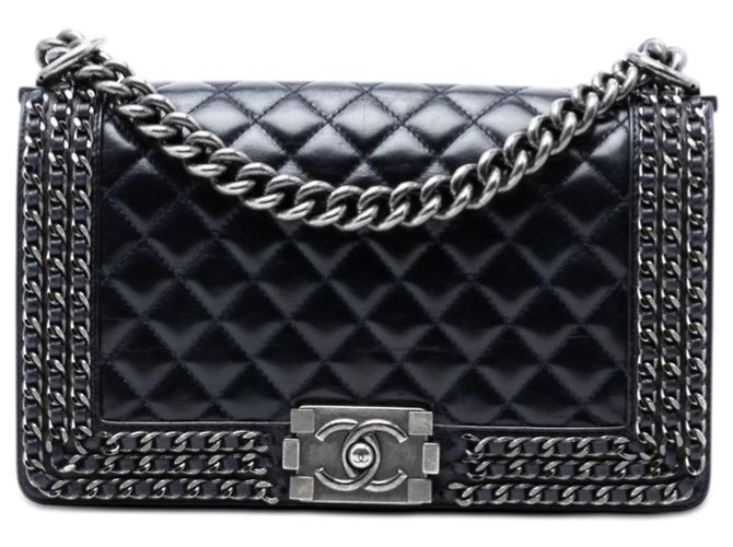 Le Boy Chanel Old Medium Matelassé Glazed Couro de vitela Bolsa redonda com corrente Boy com aba Azul