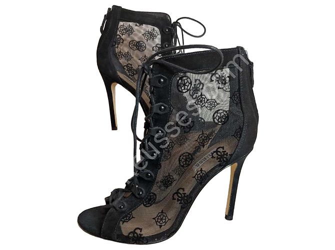 Botas de cano curto Guess em couro e tule 39