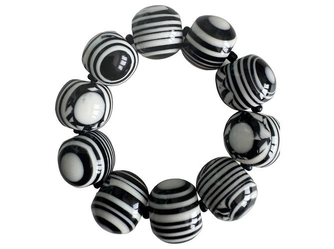 Autre Marque Bracciale Sobral in resina con perle a righe bianche e nere Multicolore