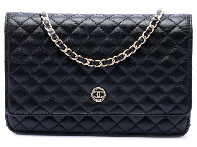 Wallet On Chain Cartera Chanel de cordero microquiltado negro con cadena CC